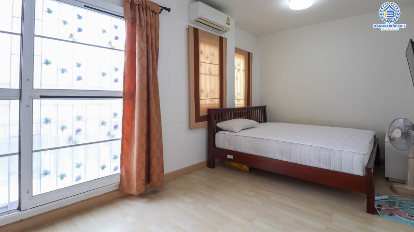 *****ทาวน์เฮ้าส์มือสองย่านกรุงเทพมหานคร ม.เดอะคอนเนค ดอนเมือง-เทิดราชัน บนเนื้อที่ 18.7 ตร.ว. ฟังก์ชัน 3 ห้องนอน 2 ห้องน้ำ 1 ที่จอดรถ บ้านสวย ทำเลดี เดินทางสะดวก ใกล้ ม.รังสิต, รถไฟฟ้าสายสีแดง "สถานีดอนเมือง" และทางด่วนศรีสมาน จองด่วนเลย!